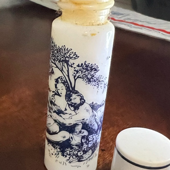 1970s EMPTY Reverie Eau De Parfume by Tuvache, Victorian scene - Picture 3 of 9